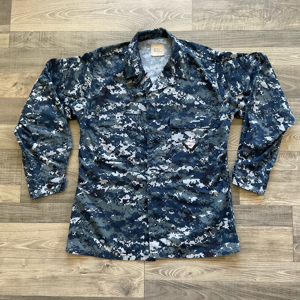 US Navy Uniform Working Uniform Blouse Shirt Men’s MEDIUM LONG Blue Digital Camo